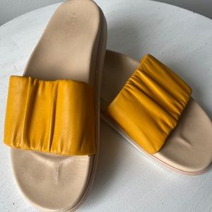OluKai Pihapiha Leather Slide Sandal